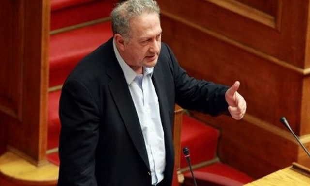 Πολυνομοσχέδιο: Το… «δώρο» του Κακλαμάνη στον Σκανδαλίδη για τη γιορτή του!