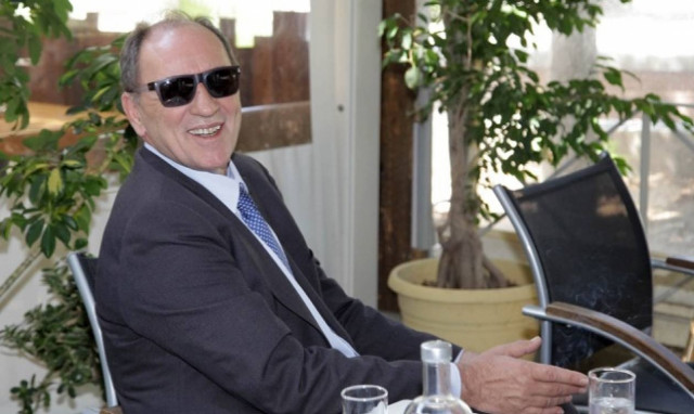 Κυβέρνηση τσαρλατάνων: Μας «φέσωσαν» με το πολυνομοσχέδιο και τώρα χαλαρώνουν με τον καφέ στο χέρι!