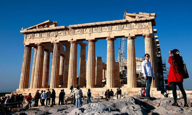 ΤτΕ: Μειωμένη η τουριστική κίνηση και τα έσοδα το τρίμηνο