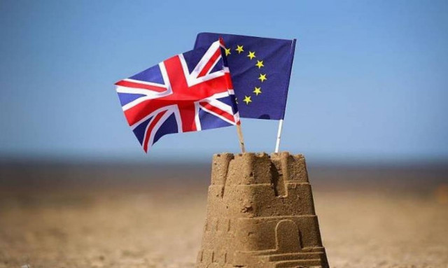 Βρετανία: «Θρίλερ» προβλέπει για το Brexit διαδικτυακή δημοσκόπηση