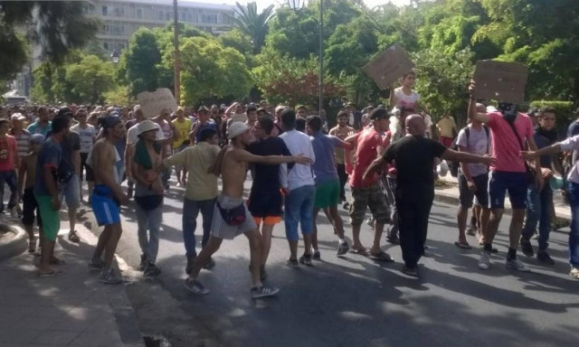 Πορεία διαμαρτυρίας από Αφγανούς μετανάστες στη Μυτιλήνη (pics)