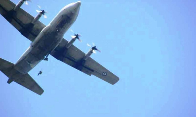 Εκπαίδευση Αλεξιπτωτιστών και μονάδων ειδικών δυνάμεων (pics)