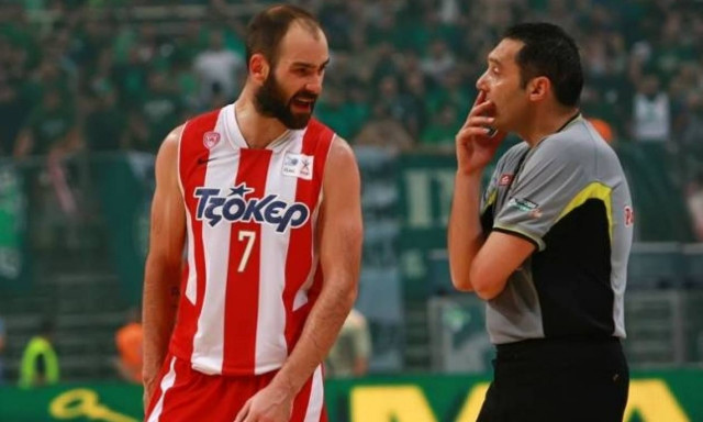 «Ντου» στα αποδυτήρια των διαιτητών στο ΣΕΦ