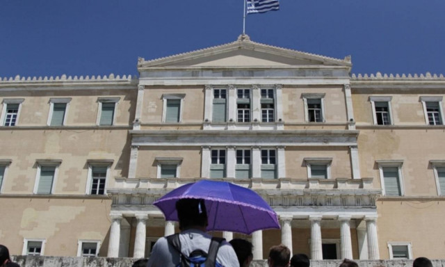 Προσοχή - Καιρός: Είστε έτοιμοι να… ψηθείτε; Έρχεται ο πρώτος καύσωνας - Πού και πότε θα «χτυπήσει»