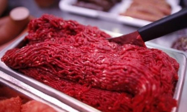 Απίστευτο περιστατικό στο Αίγιο: Πιάστηκε το χέρι του στη μηχανή του κιμά