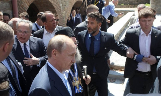 Επίσκεψη Πούτιν: Ποιον δημοσιογράφο χαιρέτησε ο Ρώσος Προέδρος