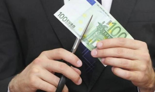 «Πετσοκόβουν» μισθούς και συντάξεις: Στη δημοσιότητα η εγκύκλιος του ΥΠΟΙΚ