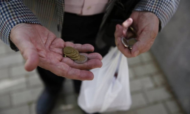 Παραμένει η ύφεση - Αναθεωρεί επί τα χείρω η ΕΛΣΤΑΤ