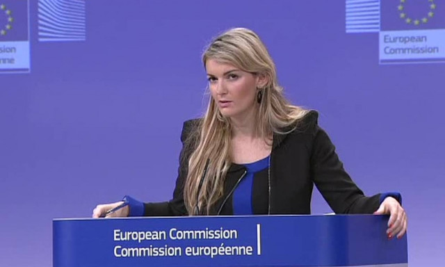 Κομισιόν: Η Αθήνα σε συνεχή επαφή με τους Θεσμούς