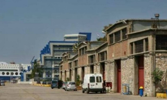 Πειραιάς: Αιματηρή συμπλοκή μεταναστών στην Πέτρινη Αποθήκη