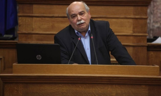 Το ανοιχτό μικρόφωνο εξέθεσε ξανά τον Βούτση: «Πού έχω μπλέξει ρε μ@λ@κ@ με τους κ#λόγερους»!