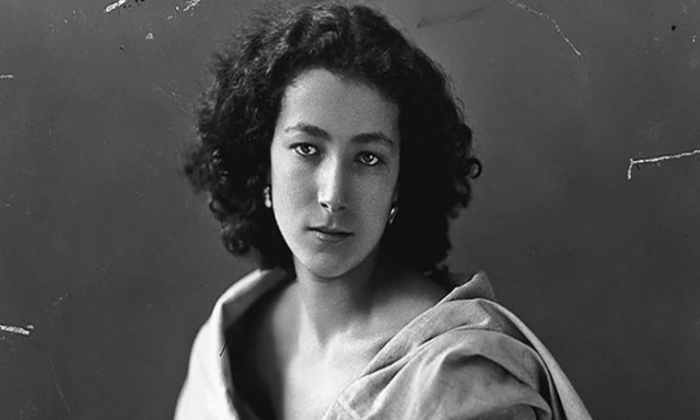 Γνωρίζεις γιατί οι άνθρωποι δεν χαμογελούσαν ποτέ στις παλιές φωτογραφίες;  (video)