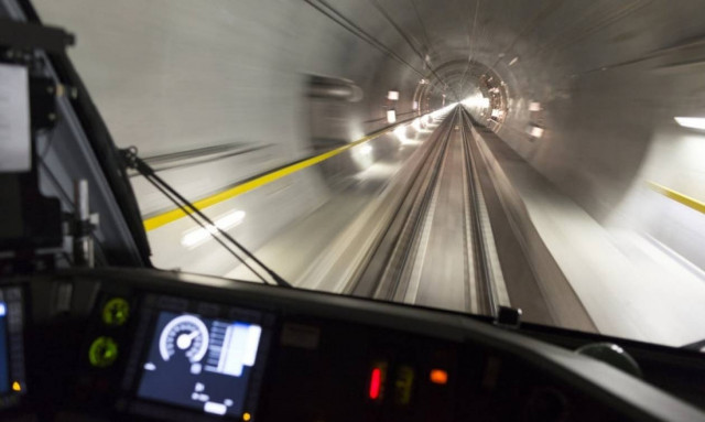 Ελβετία: Τα εντυπωσιακά εγκαίνια της μακρύτερης σιδηροδρομικής σήραγγας στον κόσμο (videos)