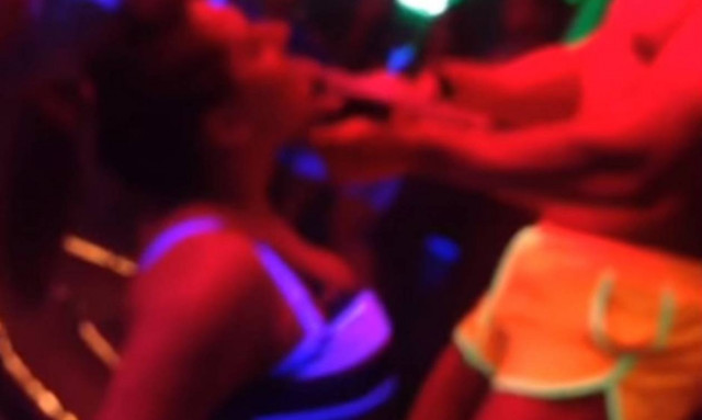 Το θέρετρο της ακολασίας: Σεξ, σαδομαζοχιστικά παιχνίδια και όργια παντού! (videos)