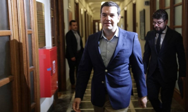 Πρόκληση Τσίπρα: Φορολογεί, ξεπουλά τα πάντα και μιλά για κοινωνική προστασία