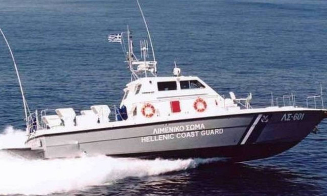 Wooden boat with 600 refugees in danger; 250 rescued