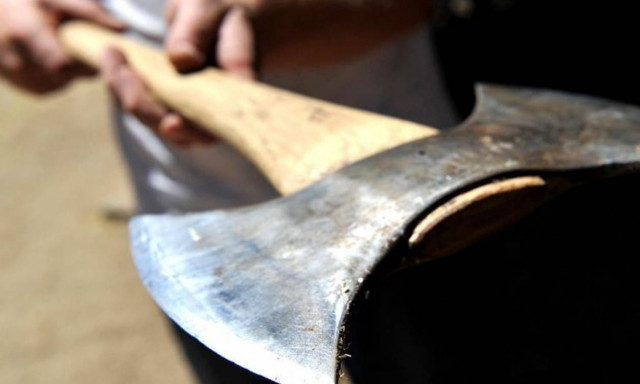 Φρίκη: Έπιναν για δύο ημέρες, έβγαλαν τα πέη τους να τα... μετρήσουν και του το έκοψε με τσεκούρι!