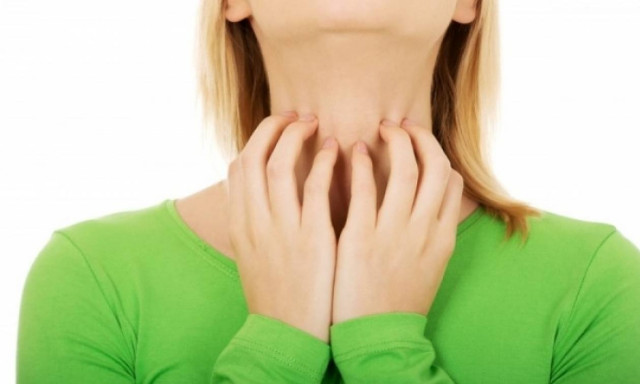 Πώς θα καταπολεμήσετε με φυσικό τρόπο τον πονόλαιμο το καλοκαίρι