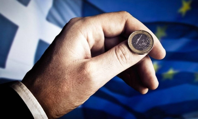 Οι δανειστές βάζουν χέρι και στον κατώτατο μισθό των 586 ευρώ