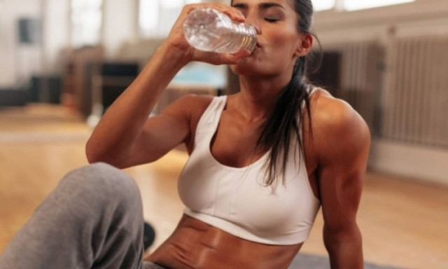 Νερό & γυμναστική: Πόσο να πίνετε πριν, μετά και κατά τη διάρκεια