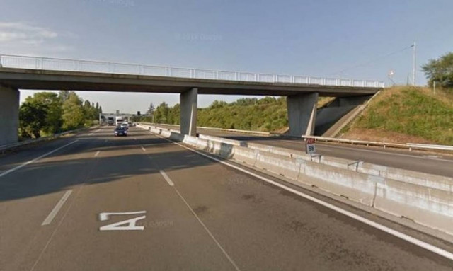 Τρόμος στη Γαλλία: Έξι τραυματίες από πυρά σκοπευτή εναντίον τουριστικού λεωφορείου