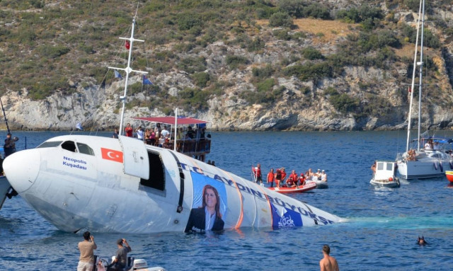 Οι Τούρκοι βύθισαν Airbus στα νερά του Αιγαίου (pics+vid)