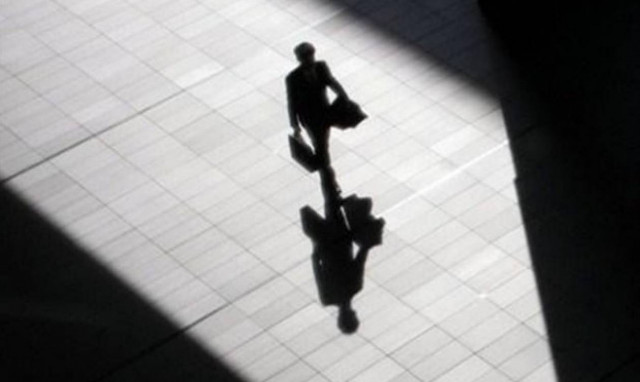 Έρχεται εργασιακός μεσαίωνας με ομαδικές απολύσεις και μισθούς πείνας