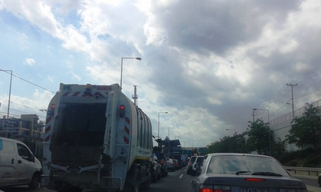 ΤΩΡΑ: Ουρές χιλιομέτρων στην Αττική οδό μετά το δυστύχημα (pics)