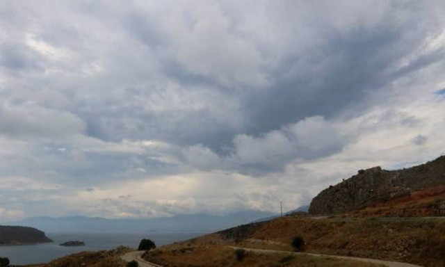 Καιρός: Δε λέει να καλοκαιριάσει - Δείτε σε ποιες περιοχές θα σημειωθούν βροχές και καταιγίδες (pic)