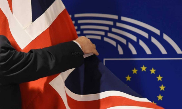 Brexit: Απειλεί την ειρήνη στη Β. Ιρλανδία - Παράταση των εγγραφών ψηφοφόρων