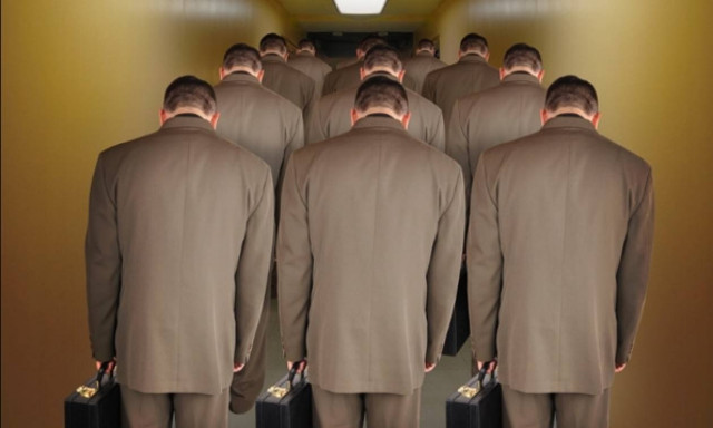 Ευρω-βόμβα για τις ομαδικές απολύσεις στην Ελλάδα