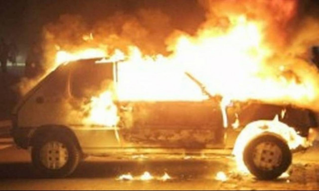 Πώς πιάνει ένα αυτοκίνητο φωτιά