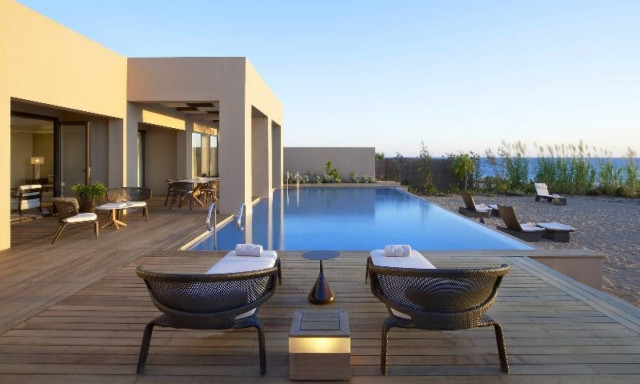 Αγίου Πνεύματος στην Costa Navarino για ένα γνήσια καλοκαιρινό τριήμερο