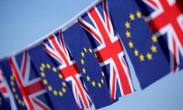 Opinium: Μικρό προβάδισμα για τους υπέρμαχους της παραμονής στην ΕΕ