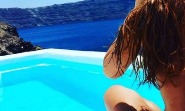 Τα πέταξε όλα στην πισίνα η Χριστίνα Κολέτσα! (photos)