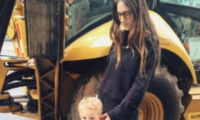 Άννα Βίσση: Η πιο όμορφη και cool γιαγιά της showbiz