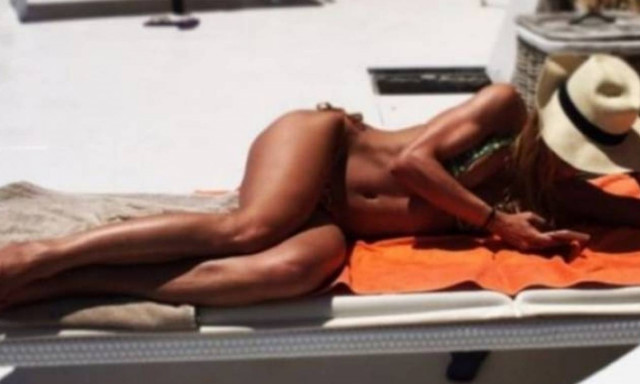 «Έλιωσαν» το instagram τα οπίσθια της Ντορέττας! (pics)