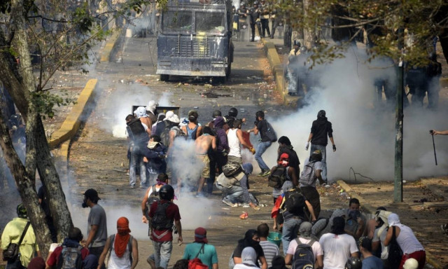 Βενεζουέλα: Τρεις νεκροί στις λεηλασίες και τις διαδηλώσεις για τα τρόφιμα