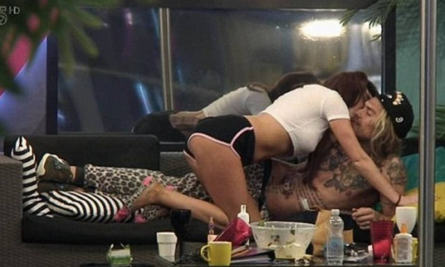 Σκληρό πορνό σε πασίγνωστο ριάλιτι: Παράνομο ζευγάρι έκανε σεξ μπροστά στις κάμερες! (videos+photos)