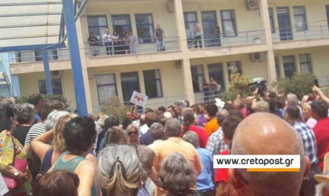 Κλώτσησαν τον Πολάκη στην Ιεράπετρα (vid+pics)