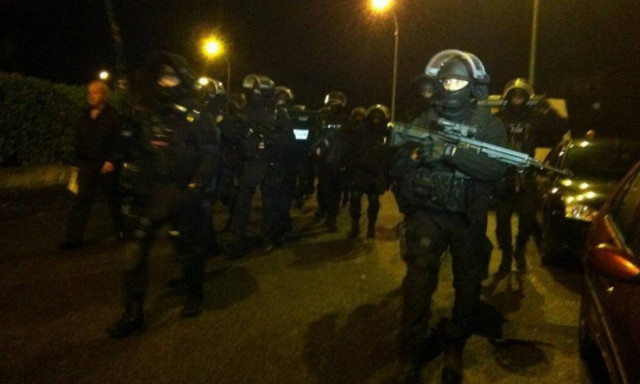 Ο τρόμος επέστρεψε στο Παρίσι: Μαχητής του Ισλαμικού Κράτους δολοφόνησε δύο άτομα (video)