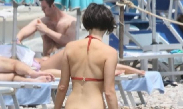 Επιτέλους μία star με κυτταρίτιδα και πιασιματάκια: Δείτε τις αρετουσάριστες φωτογραφίες!