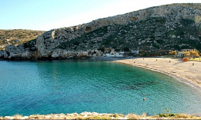 Αυτές είναι οι κατάλληλες, οι ακατάλληλες και οι άκρως επικίνδυνες παραλίες της Αττικής (ΛΙΣΤΑ)