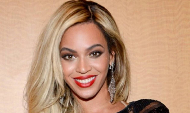 «Έφαγε» άγριο κράξιμο: Δείτε τα δύο outfits της Beyoncé που σχολιάστηκαν αρνητικά!