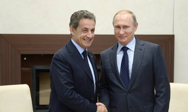 Διεθνές Οικονομικό Φόρουμ - Σαρκοζί προς Πούτιν: «Προχωρήστε στην άρση των κυρώσεων»