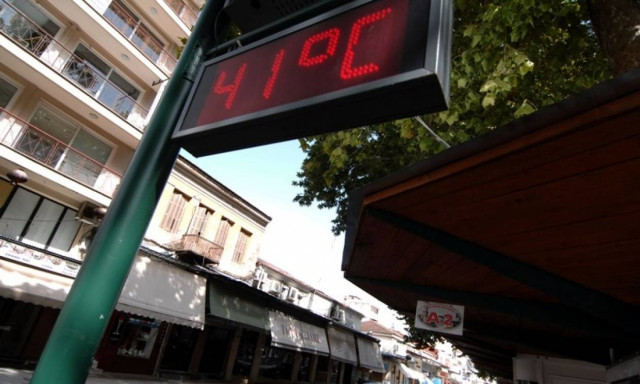 Καιρός: Ο πρώτος καύσωνας είναι εδώ - Πού θα «πιάσει» 40άρια το θερμόμετρο τις επόμενες ώρες