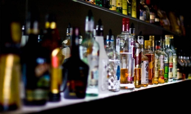 Μέθυσε, άφησε φιλοδώρημα 1.000 δολάρια και... γύρισε για να τα πάρει πίσω!