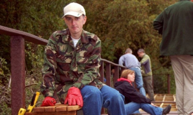 Τζο Κοξ: Το αυτοσχέδιο όπλο της δολοφονίας κατασκευάστηκε από βιβλίο που εξέδωσαν νεοναζί (Pics)