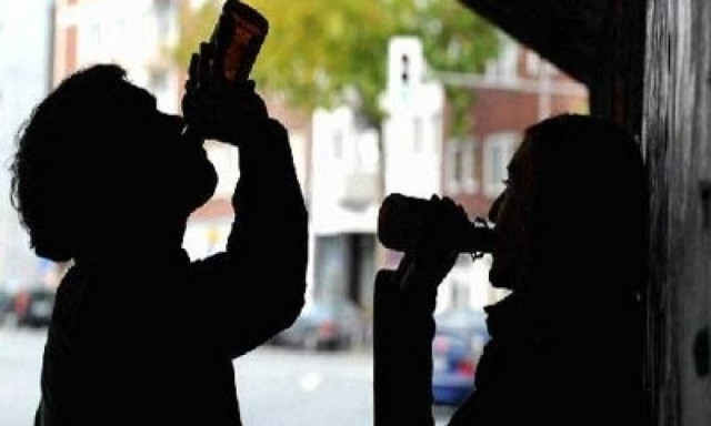 Χανιά: Γιόρτασαν τη λήξη του σχολείου με... αλκοόλ και κατέληξαν στο νοσοκομείο