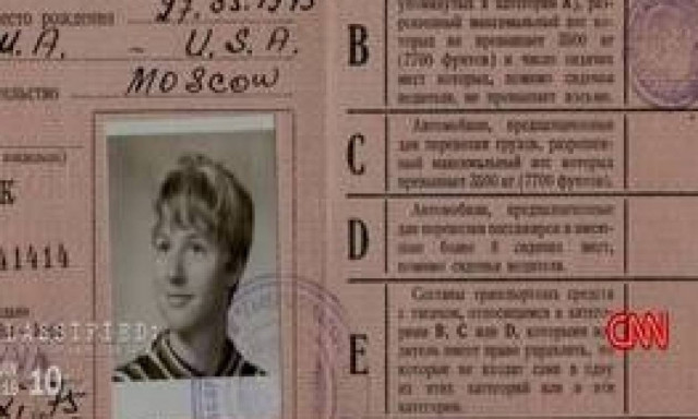 Μητέρα αποκαλύπτει στα παιδιά της τη μυστική ζωή της ως κατάσκοπος (vid)